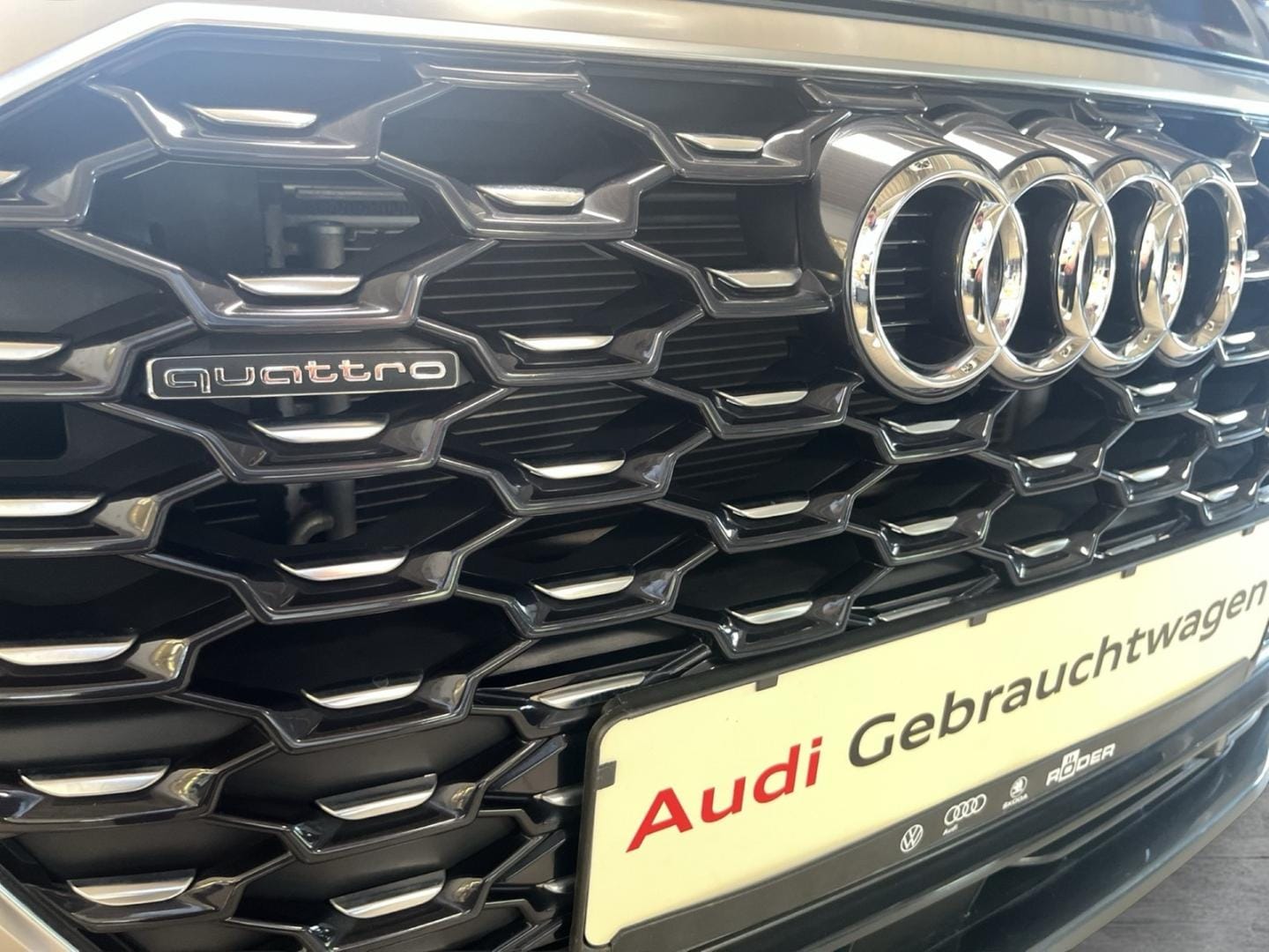 Bild über Audi Q3 Sportback S line 40 TFSI quattro S tronic - für weitere Informationen kontaktieren Sie den Audi Partner