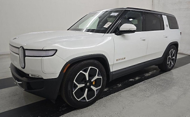 Photo of 2024 Rivian R1S