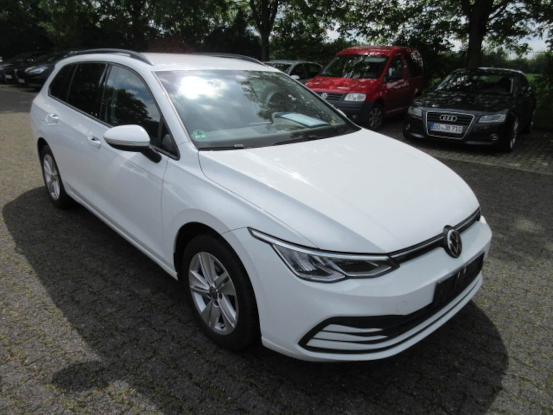 Volkswagen Golf Variant Life