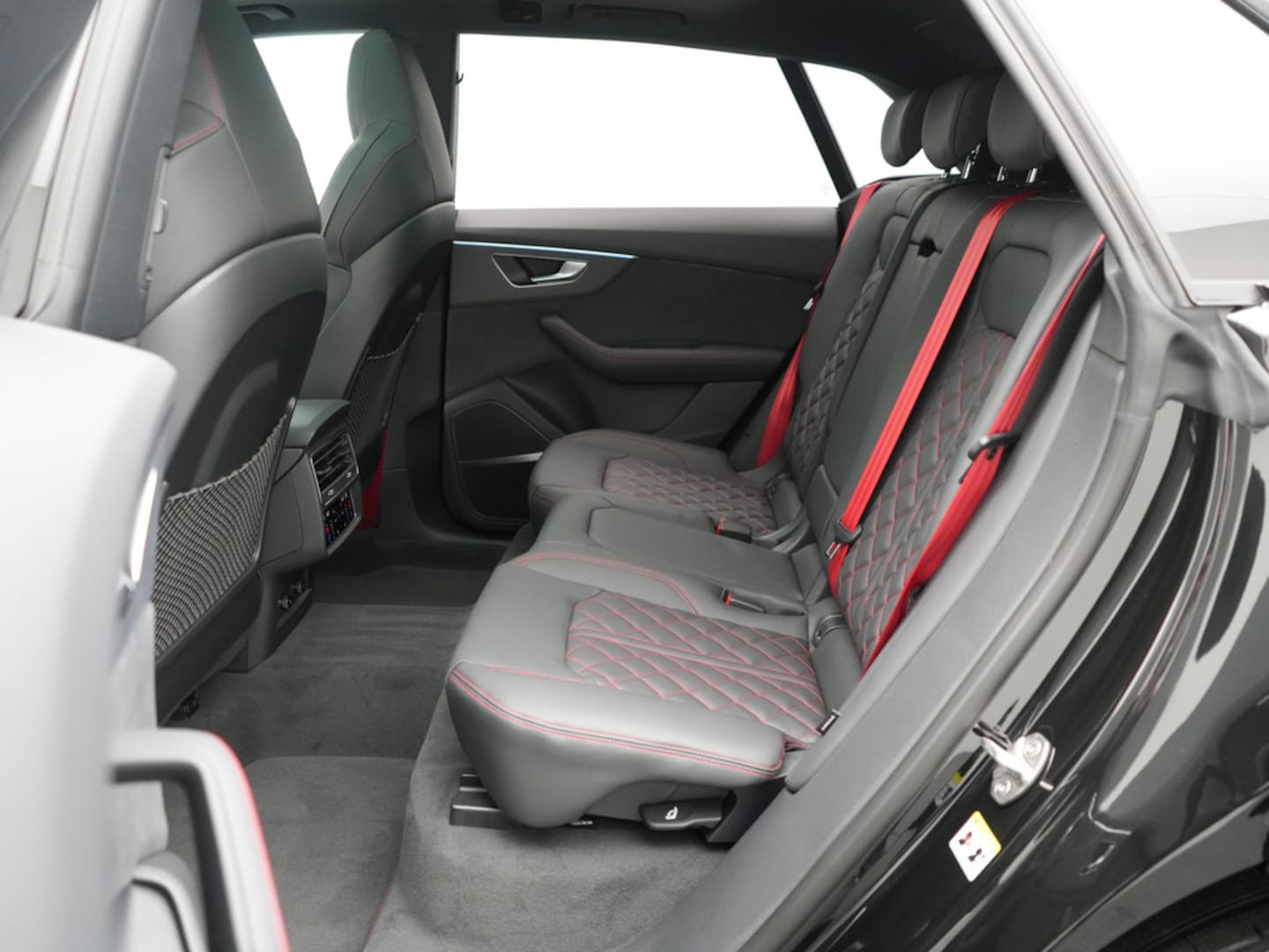 Bild über Audi Q8 SUV S line business TDI quattro 210 kW tiptronic - für weitere Informationen kontaktieren Sie den Audi Partner
