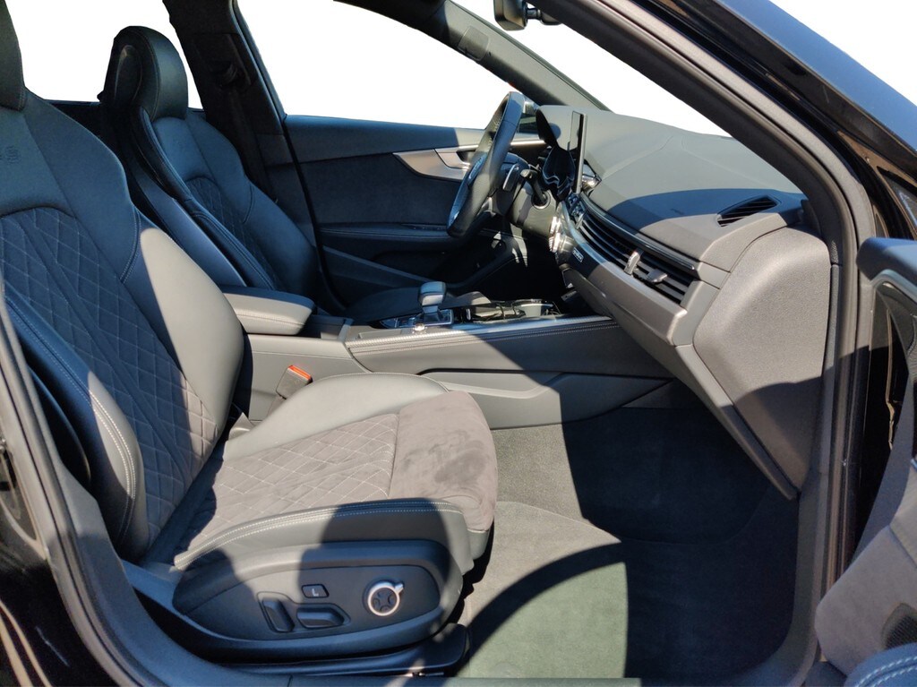 Image about Audi RS 4 Avant TFSI quattro tiptronic