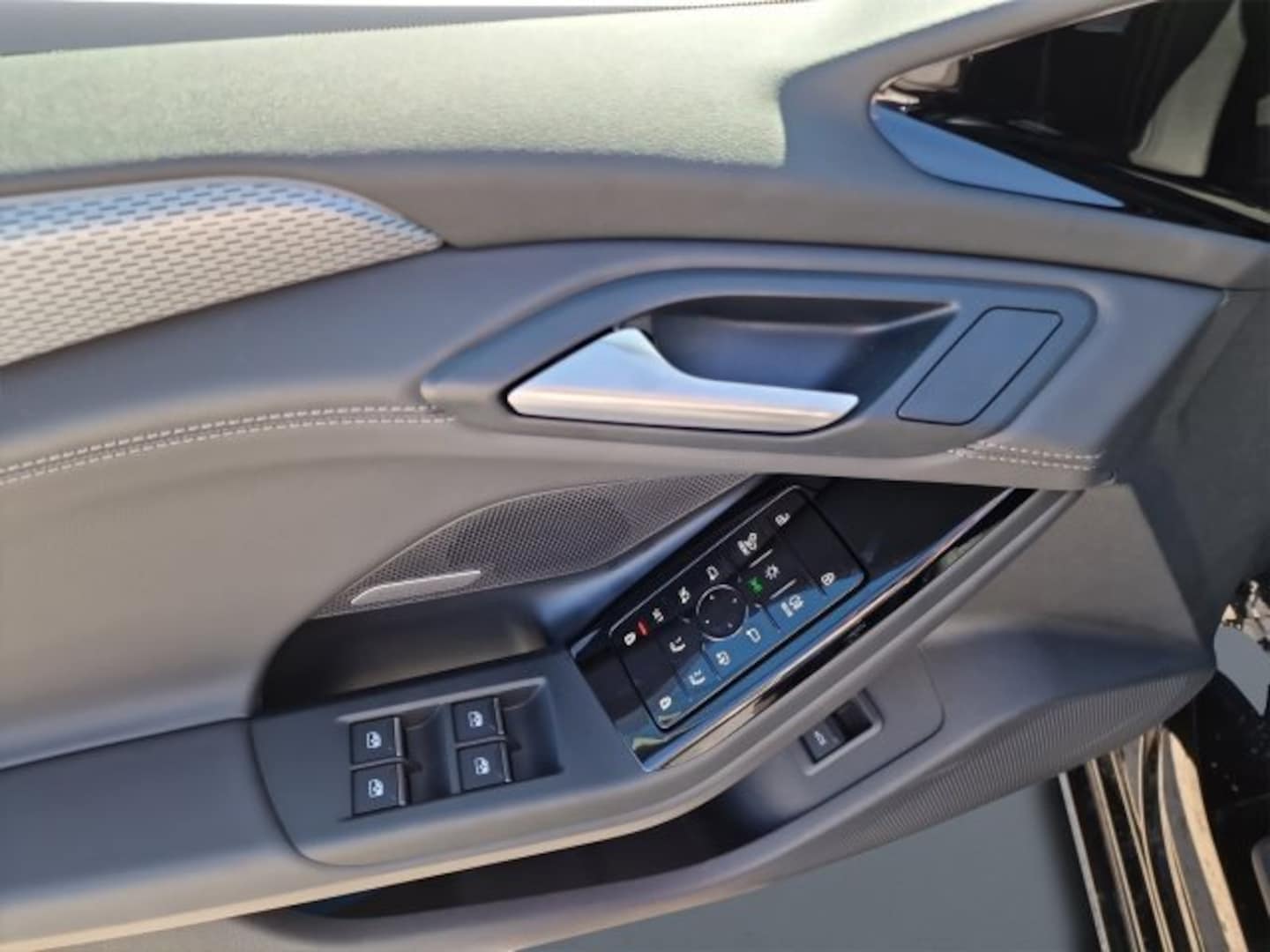 Bild über Audi A6 Avant e-tron e-tron performance - für weitere Informationen kontaktieren Sie den Audi Partner