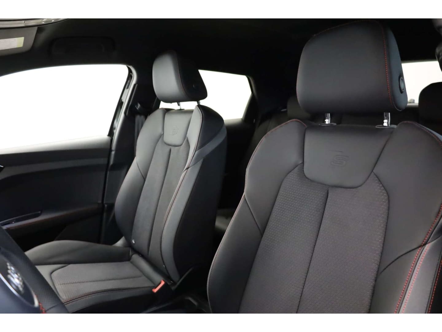 Bild über Audi A1 Sportback S line 40 TFSI S tronic - für weitere Informationen kontaktieren Sie den Audi Partner