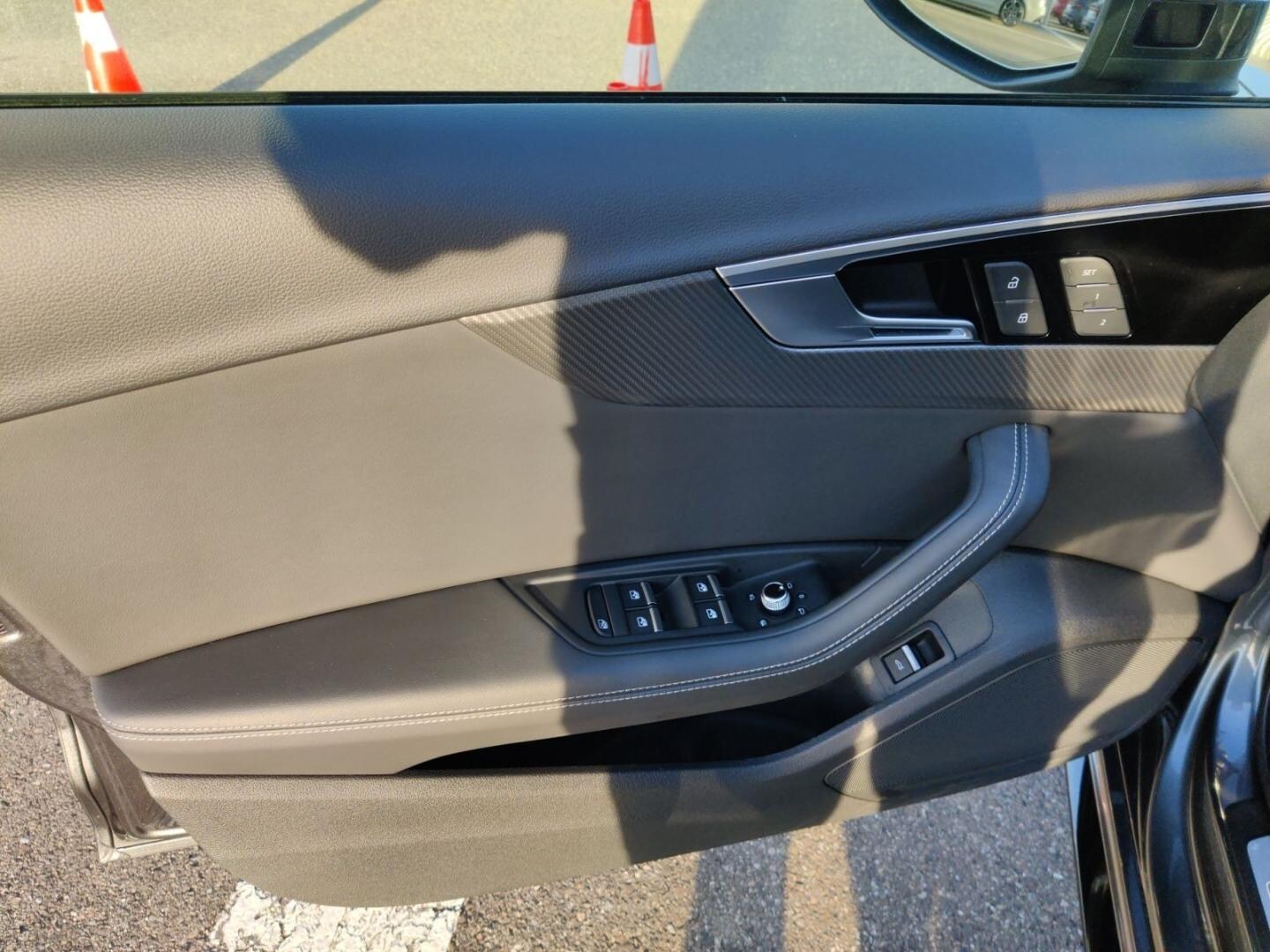 Bild über Audi RS 4 Avant TFSI quattro tiptronic - für weitere Informationen kontaktieren Sie den Audi Partner