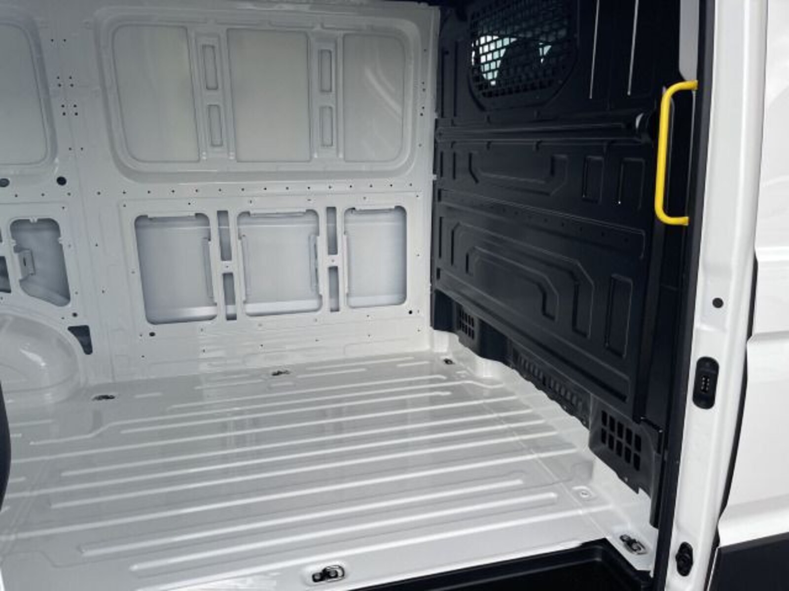Volkswagen Crafter Kasten mittlerer Radstand – Bild 11