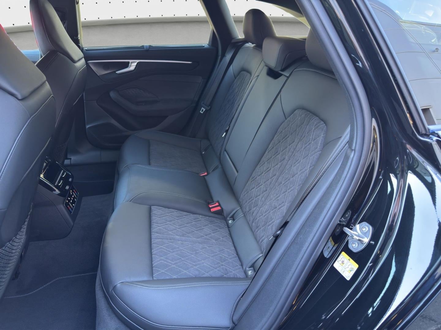 Bild über Audi A6 Avant TDI quattro 150 kW S tronic - für weitere Informationen kontaktieren Sie den Audi Partner