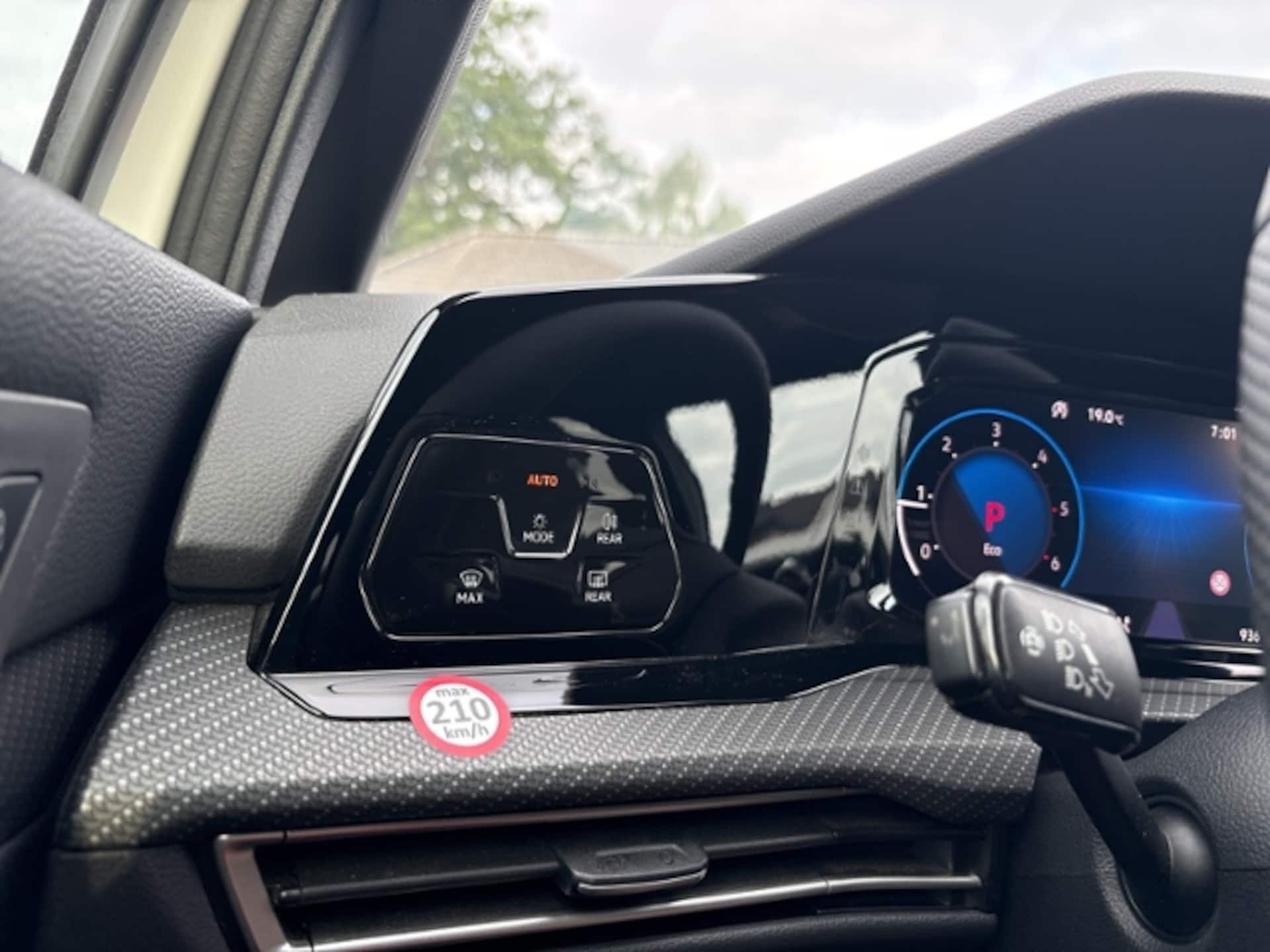 Volkswagen Golf Variant R-Line