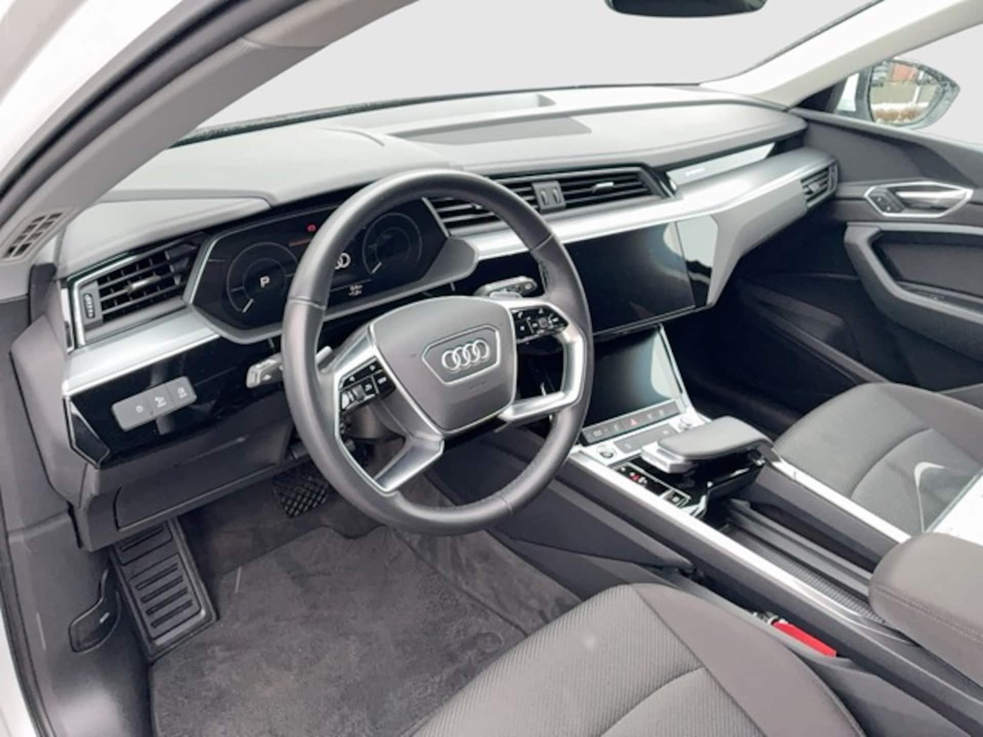Audi e-tron S line