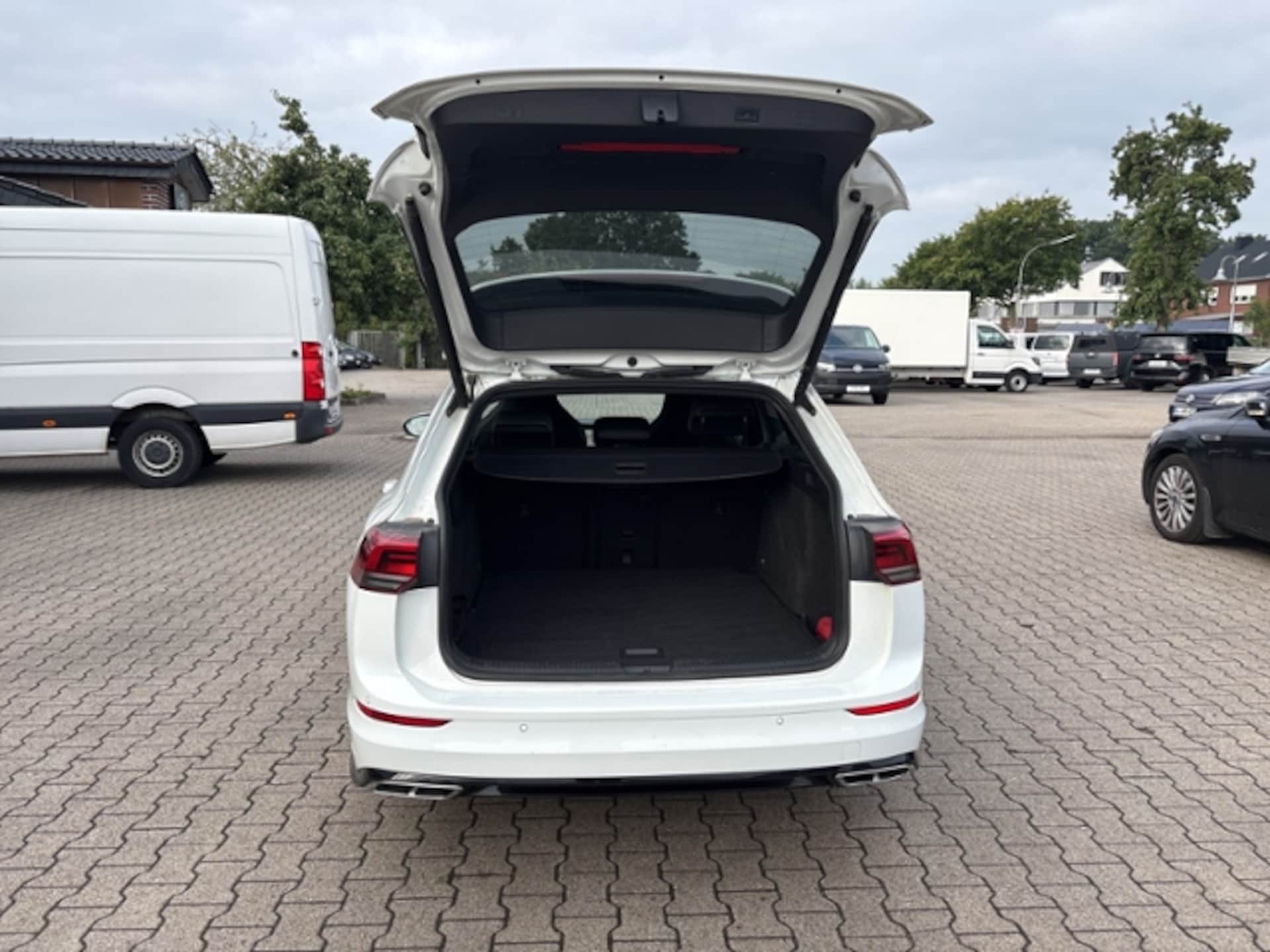 Volkswagen Golf Variant R-Line