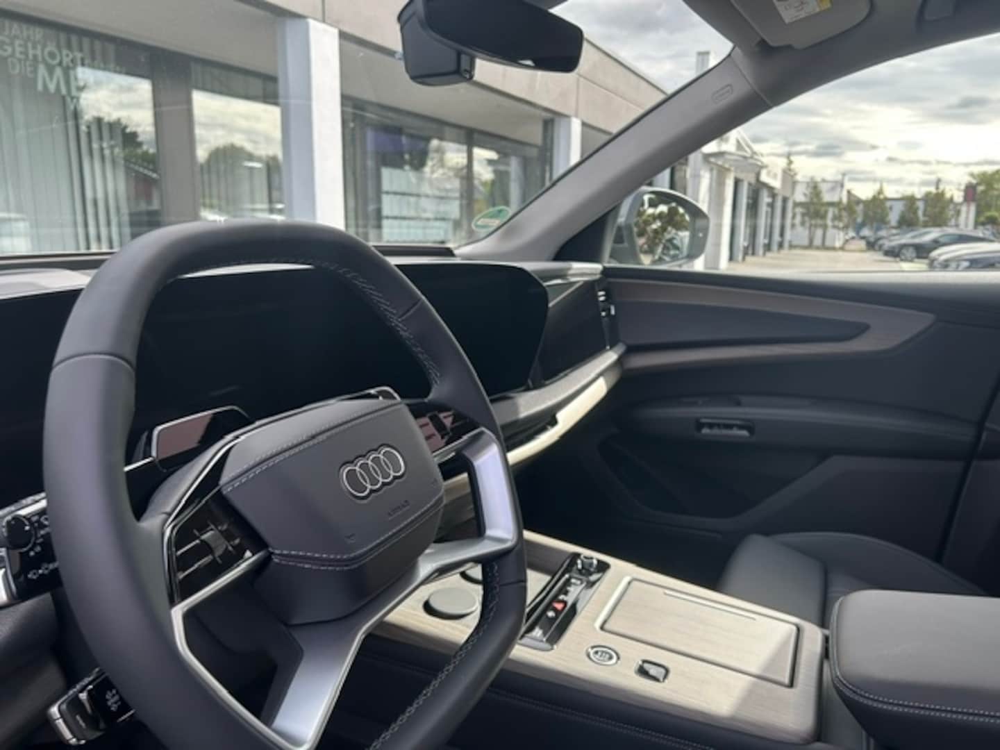 Bild über Audi Q7 SUV TDI quattro 180 kW tiptronic - für weitere Informationen kontaktieren Sie den Audi Partner