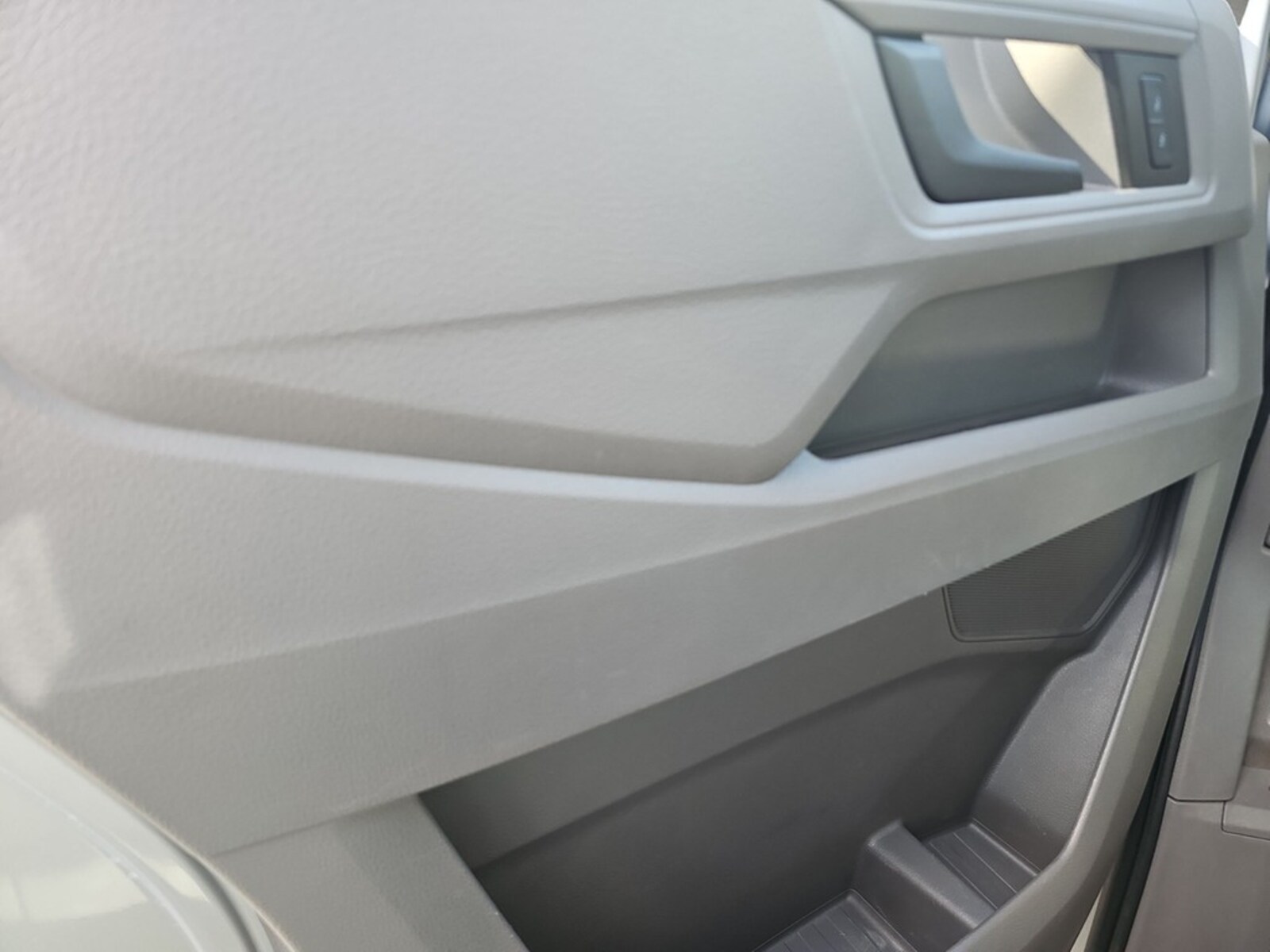 Volkswagen Crafter Kasten mittlerer Radstand – Bild 6
