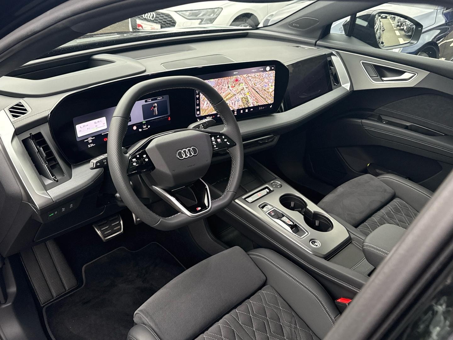 Bild über Audi Q4 SUV e-tron e-tron quattro 220 kW - für weitere Informationen kontaktieren Sie den Audi Partner