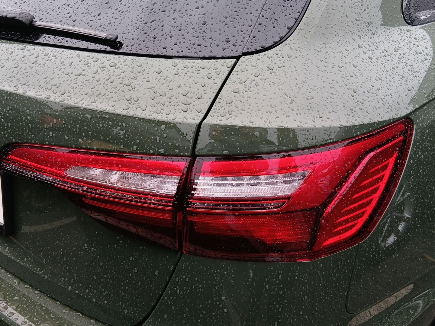 Bild über Audi A4 Avant S line 40 TFSI S tronic - für weitere Informationen kontaktieren Sie den Audi Partner
