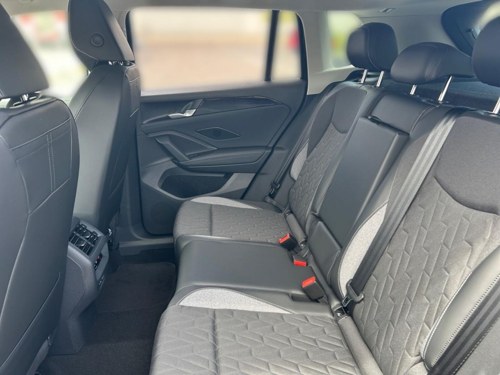 Volkswagen Tiguan – Bild 12