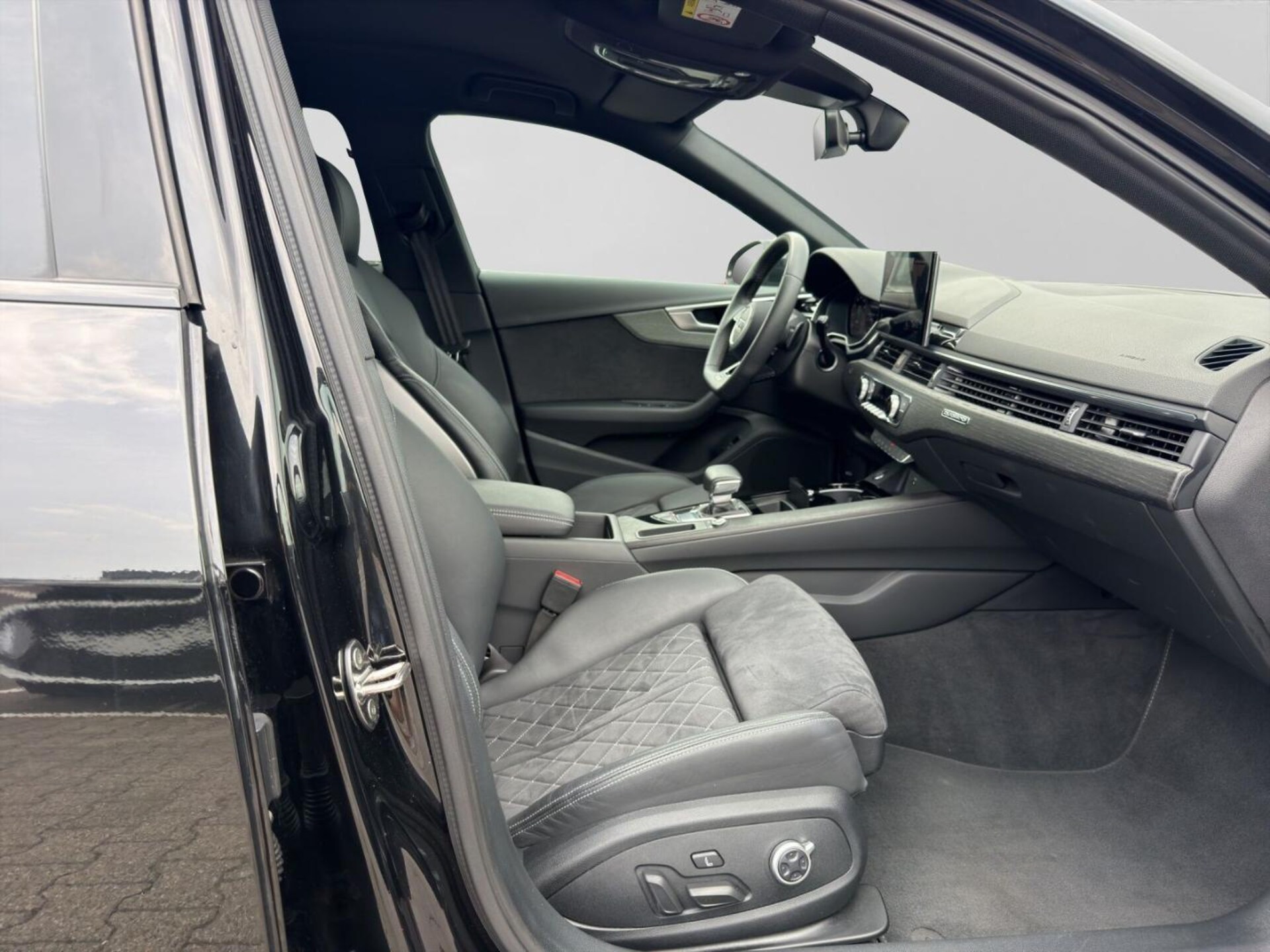Audi A4 Avant S line