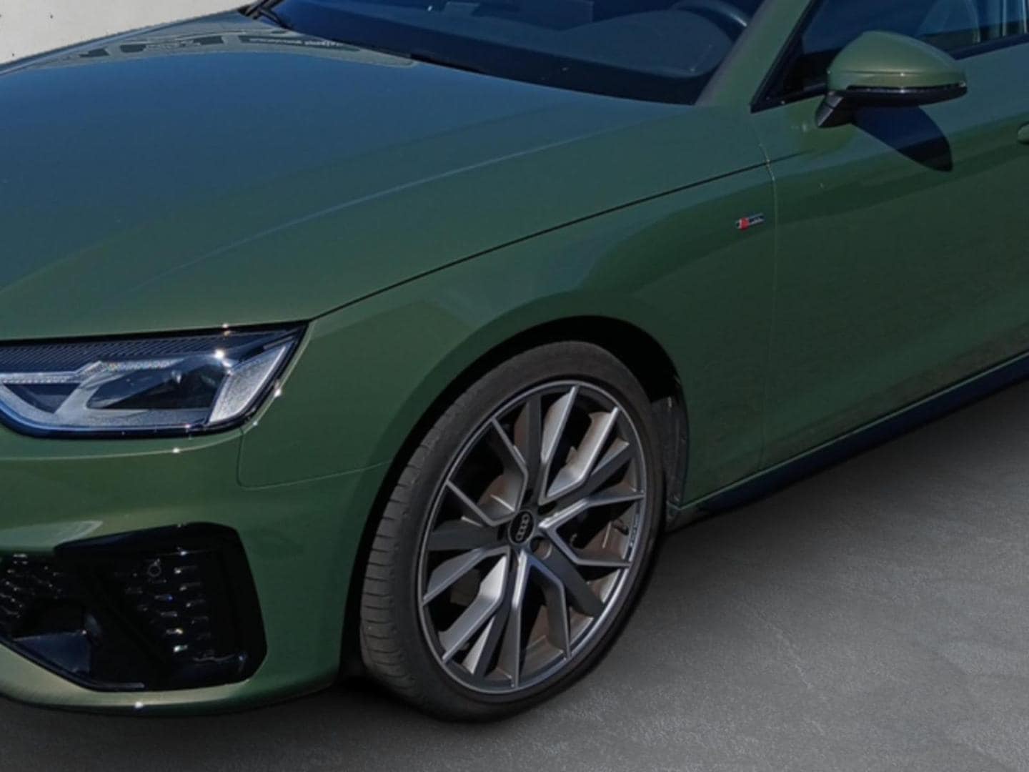Bild über Audi A4 Avant S line 40 TFSI S tronic - für weitere Informationen kontaktieren Sie den Audi Partner