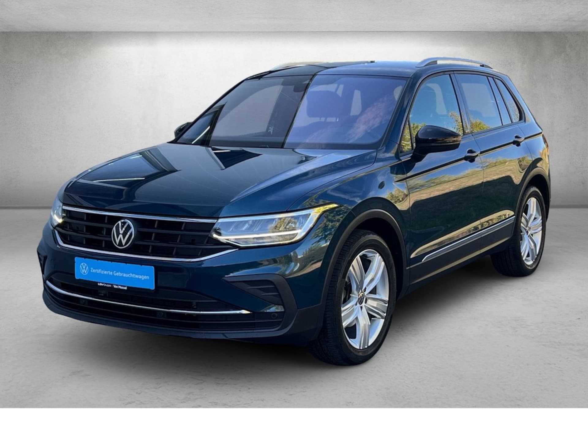 Volkswagen Tiguan — Volkswagen Tiguan Tiguan 1.5 TSI DSG Active *Navi*AHK*Kamera*