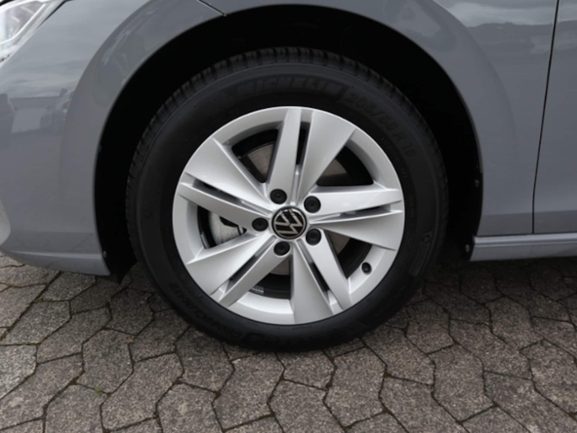 Volkswagen Golf Life