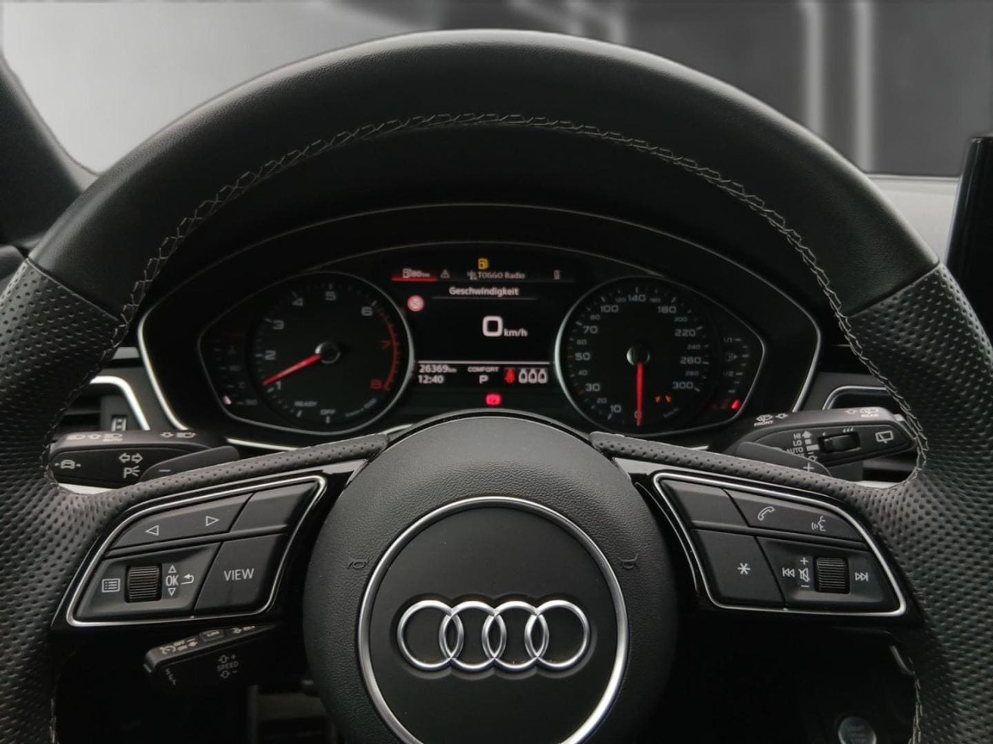 Bild über Audi A4 Avant S line 40 TFSI S tronic - für weitere Informationen kontaktieren Sie den Audi Partner