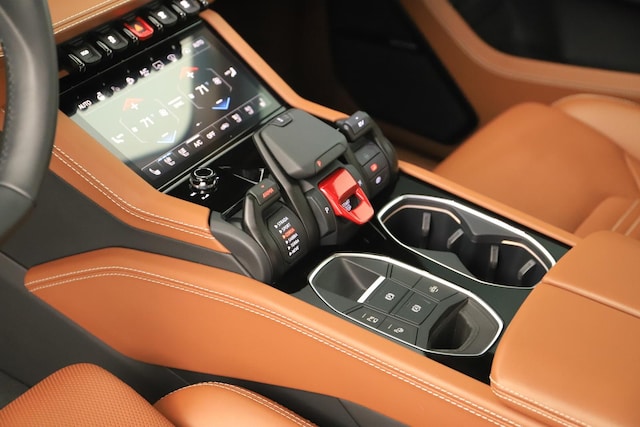 2025 Lamborghini Urus SE - Photo 17