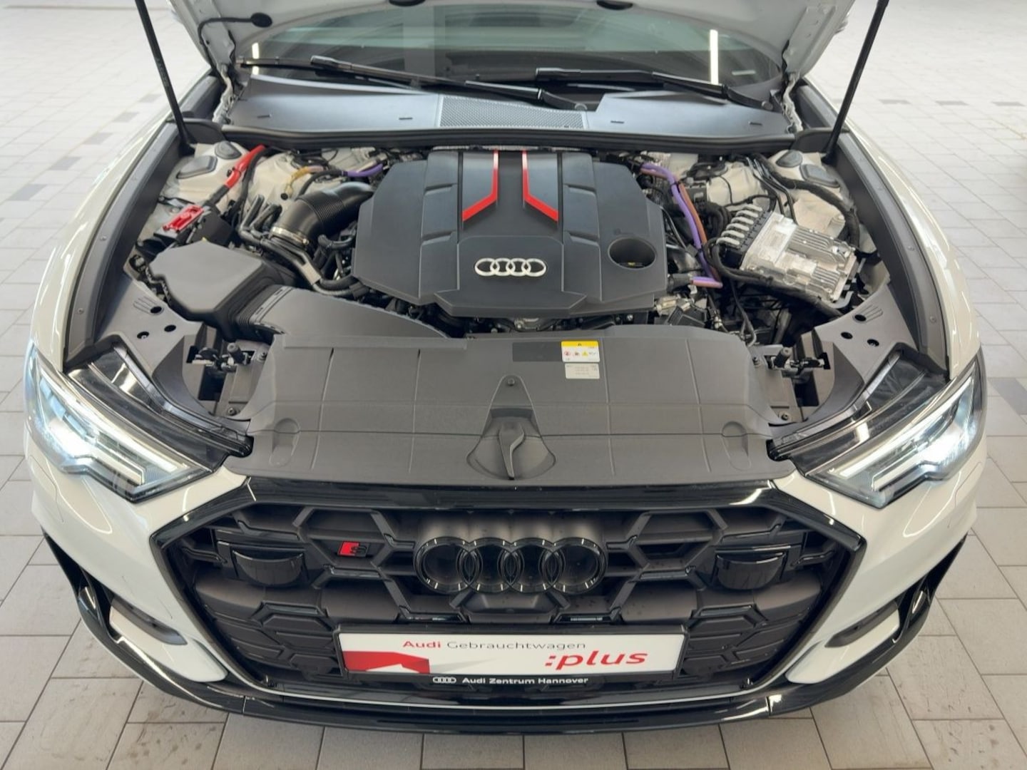 Bild über Audi S6 Avant TDI quattro tiptronic - für weitere Informationen kontaktieren Sie den Audi Partner