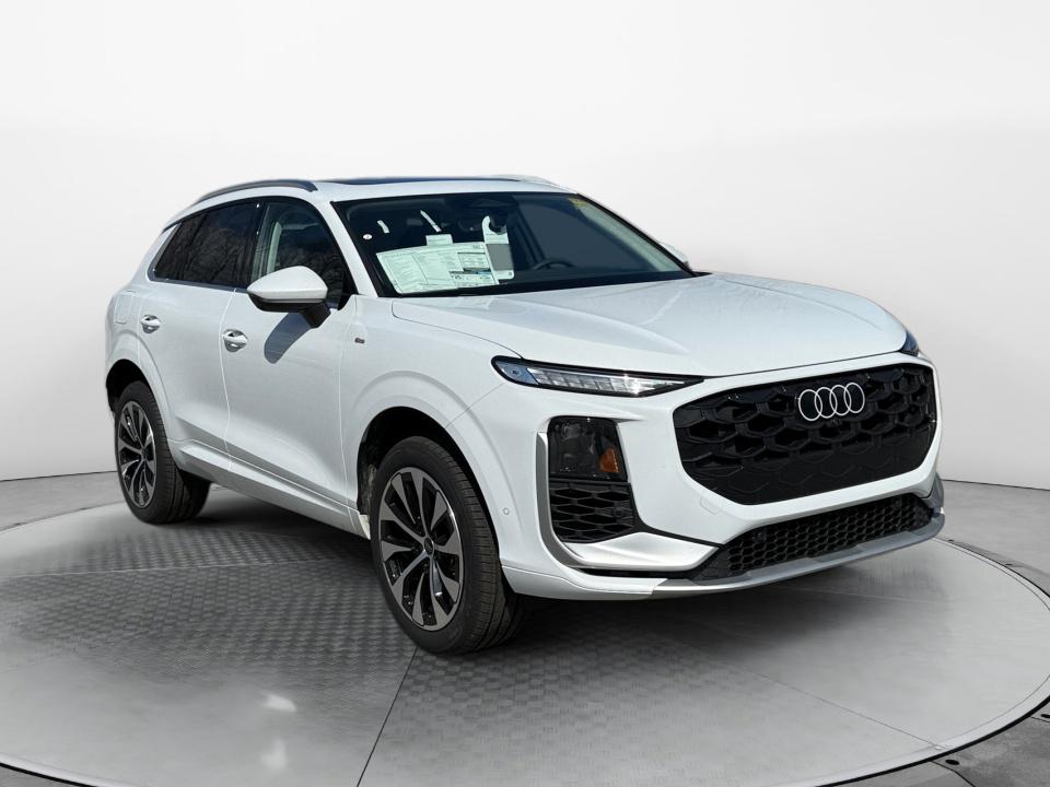 2026 Audi Q3 S line quattro's photo