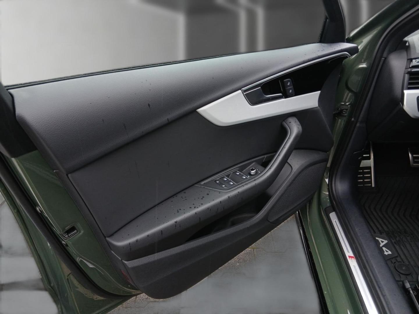 Bild über Audi A4 Avant S line 40 TFSI S tronic - für weitere Informationen kontaktieren Sie den Audi Partner