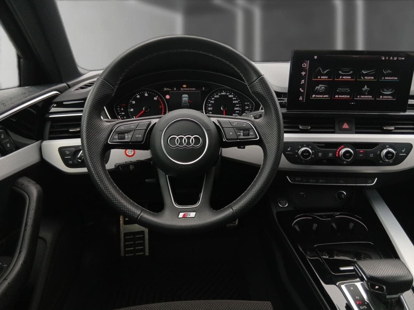 Bild über Audi A4 Avant S line 40 TFSI S tronic - für weitere Informationen kontaktieren Sie den Audi Partner
