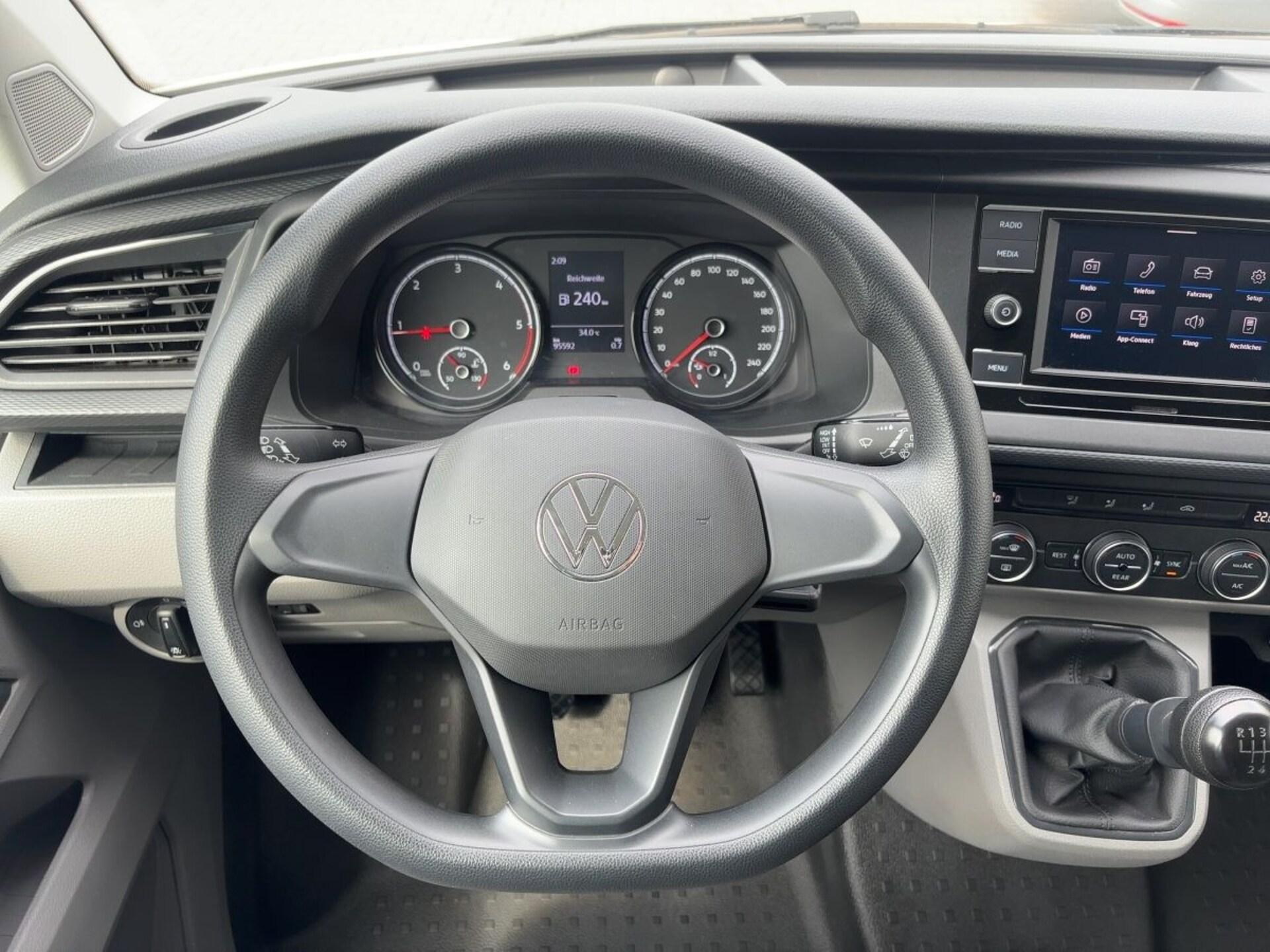 Volkswagen T6.1 Caravelle langer Radstand Trendline
