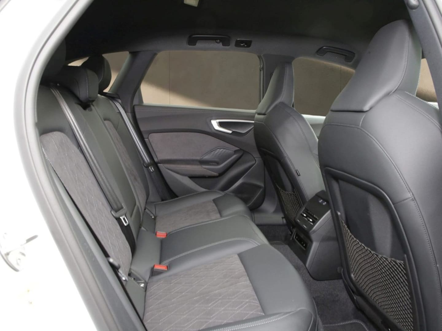 Bild über Audi A5 Avant TDI quattro 150 kW S tronic - für weitere Informationen kontaktieren Sie den Audi Partner
