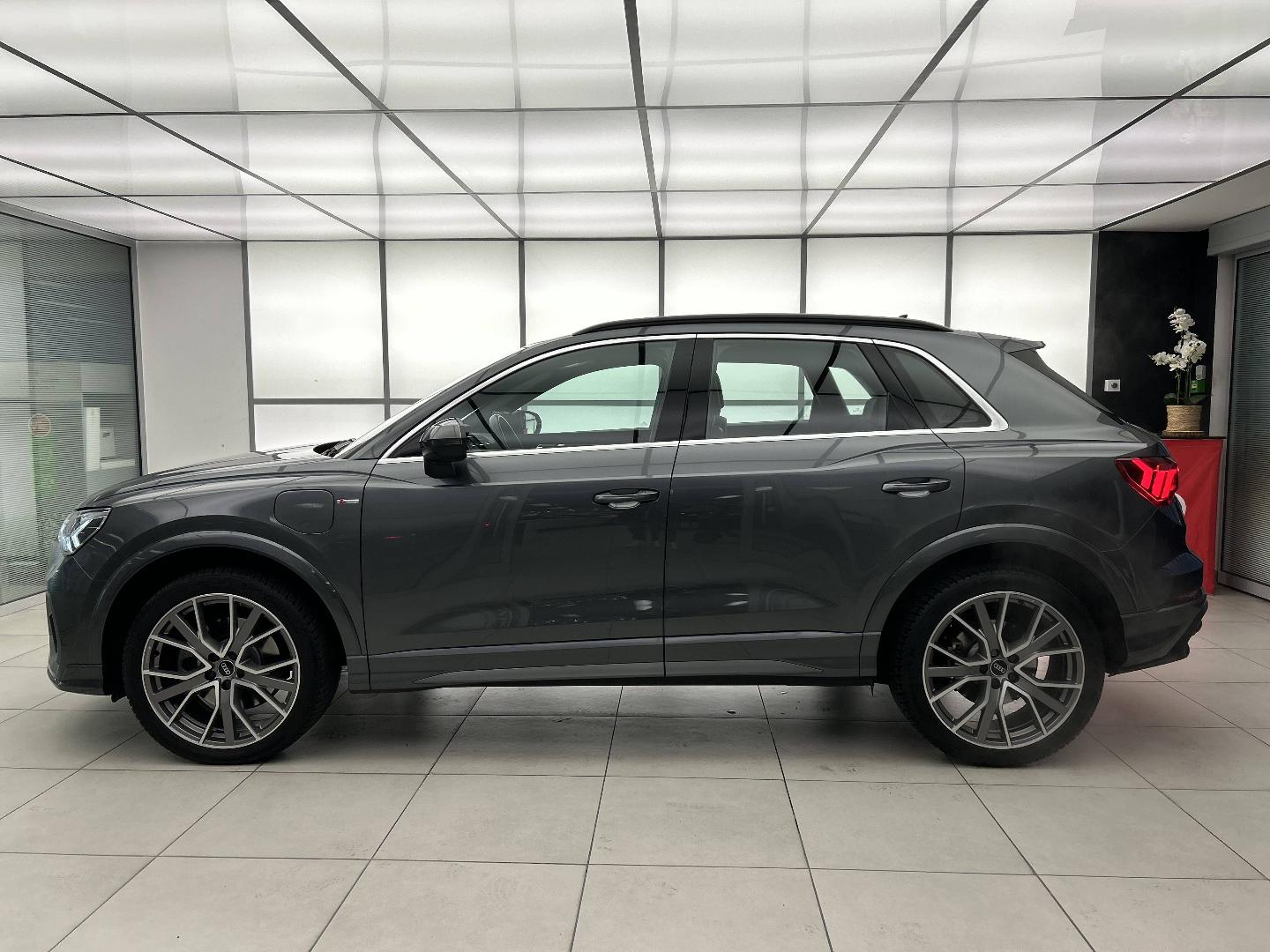 Image about Audi Q3 TFSI e S line 45 TFSI e 180 kW (245 ch) S tronic