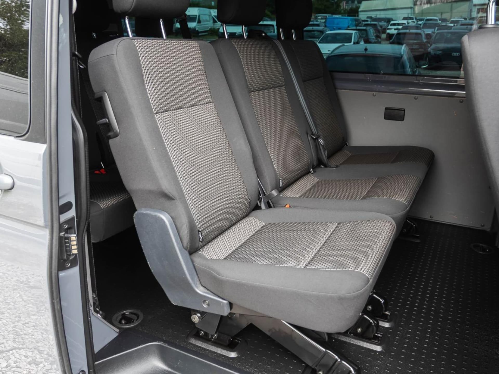 Volkswagen T6.1 Transporter Kombi langer Radstand