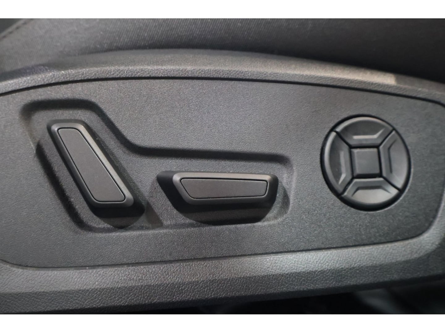 Bild über Audi A6 Avant TDI quattro 150 kW S tronic - für weitere Informationen kontaktieren Sie den Audi Partner