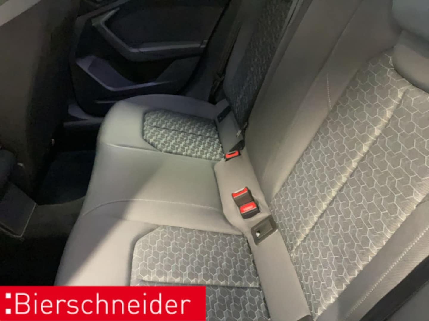 Bild über Audi A1 Sportback S line 40 TFSI S tronic - für weitere Informationen kontaktieren Sie den Audi Partner