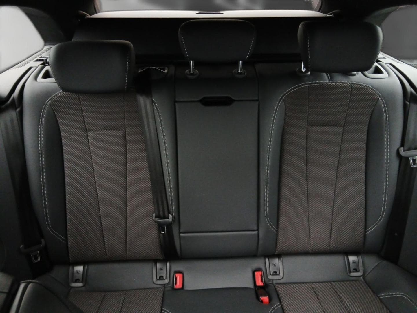Bild über Audi A4 Avant S line 40 TFSI S tronic - für weitere Informationen kontaktieren Sie den Audi Partner