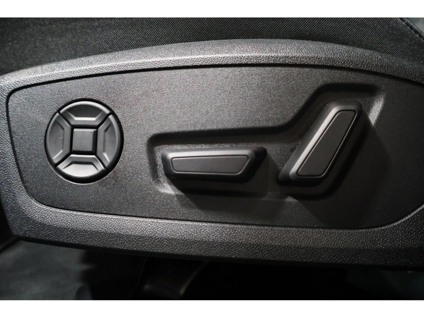 Bild über Audi A6 Avant TDI quattro 150 kW S tronic - für weitere Informationen kontaktieren Sie den Audi Partner