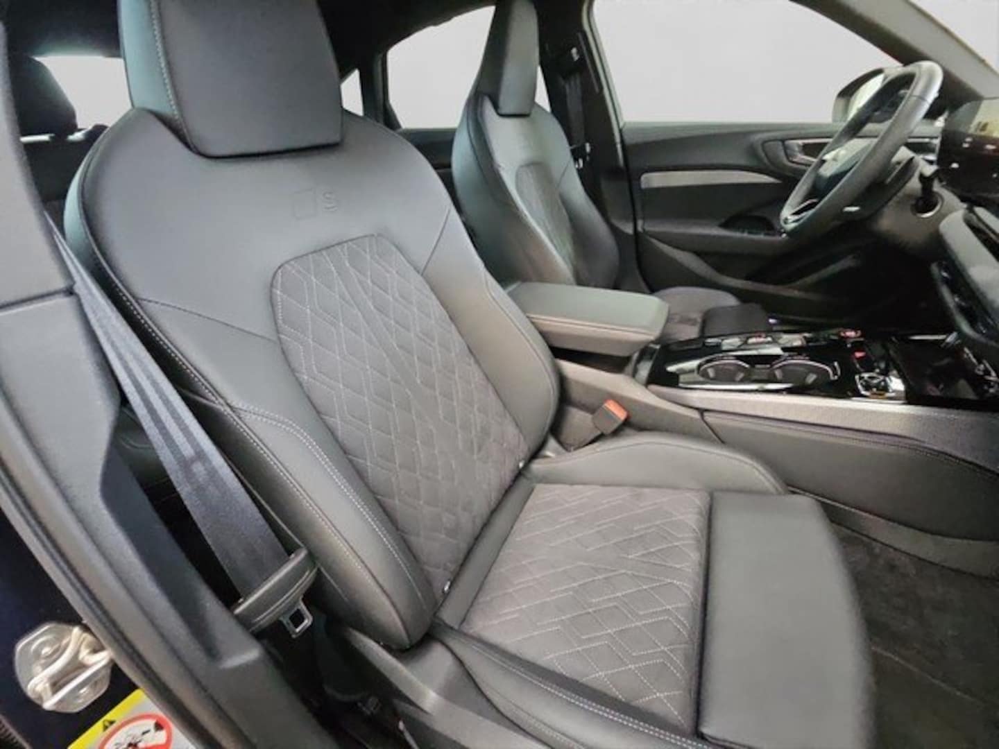 Bild über Audi A5 Limousine TFSI quattro S tronic - für weitere Informationen kontaktieren Sie den Audi Partner