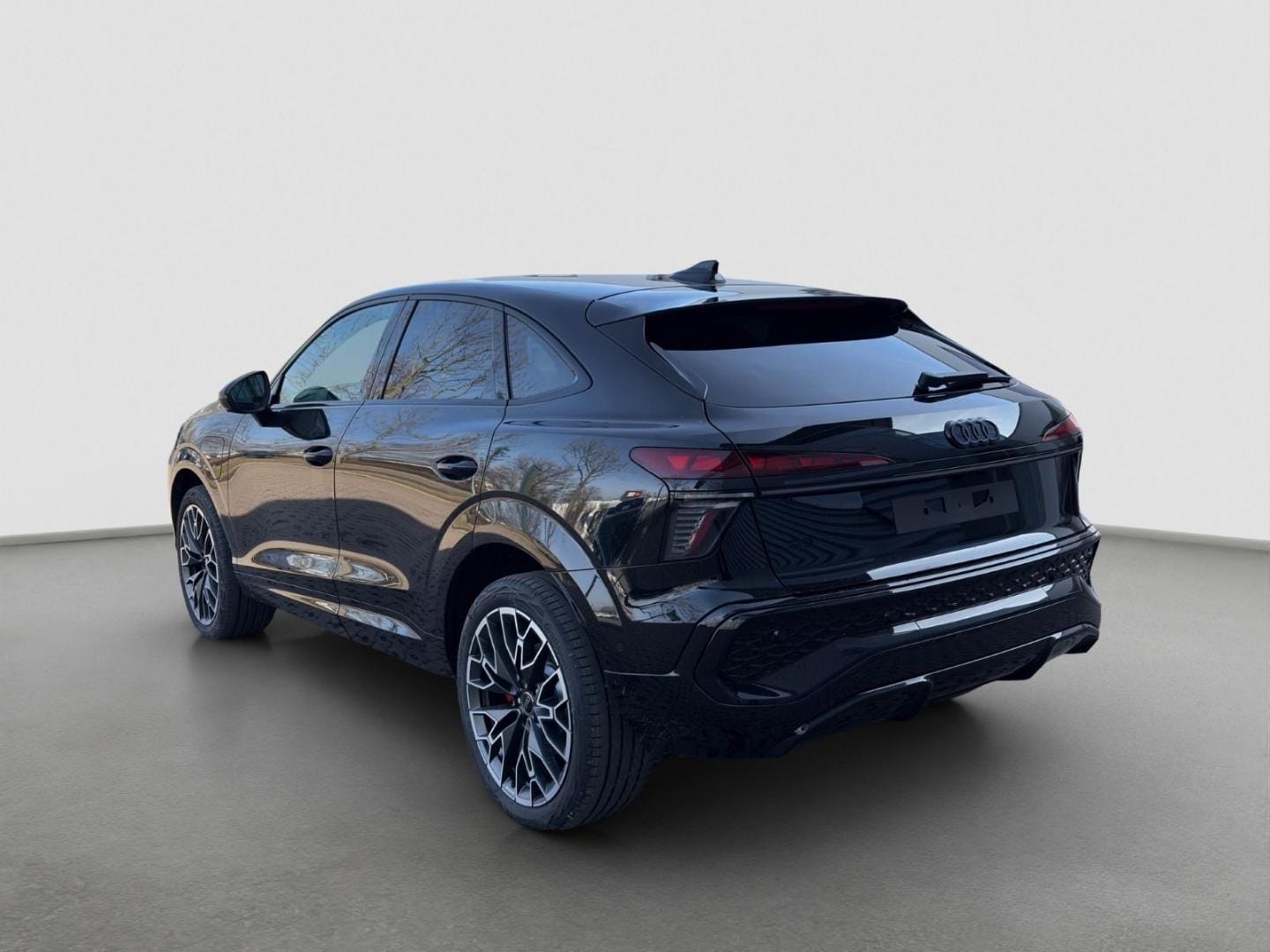 Bild über Audi Q3 Sportback e-hybrid e-hybrid 200 kW S tronic - für weitere Informationen kontaktieren Sie den Audi Partner