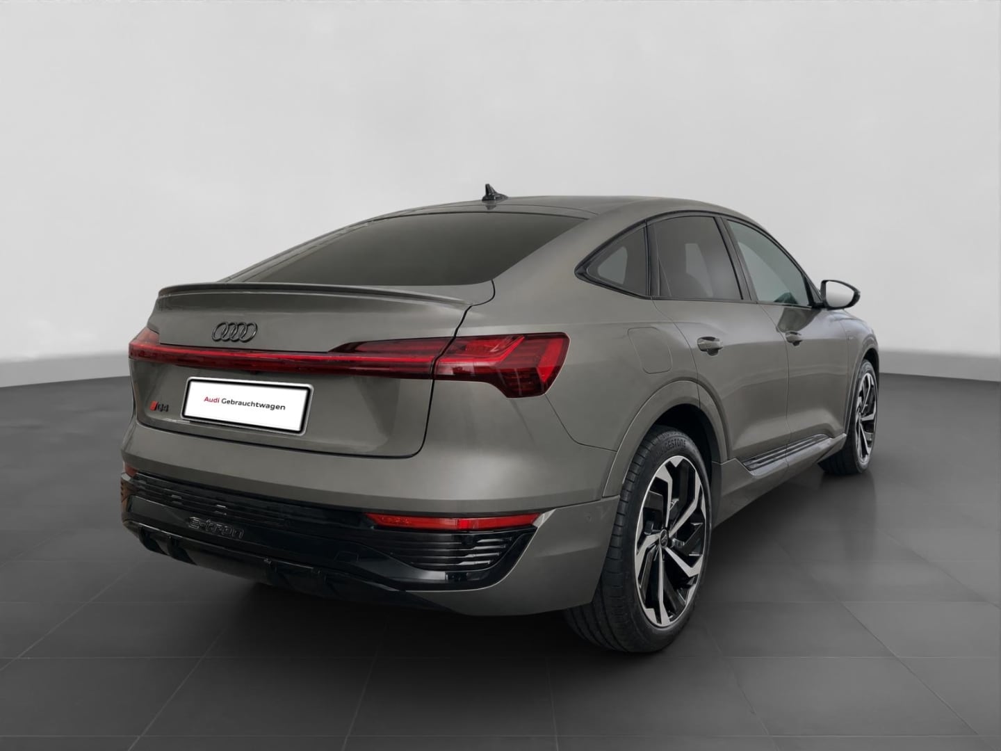 Bild über Audi Q8 Sportback e-tron S line 55 e-tron quattro - für weitere Informationen kontaktieren Sie den Audi Partner