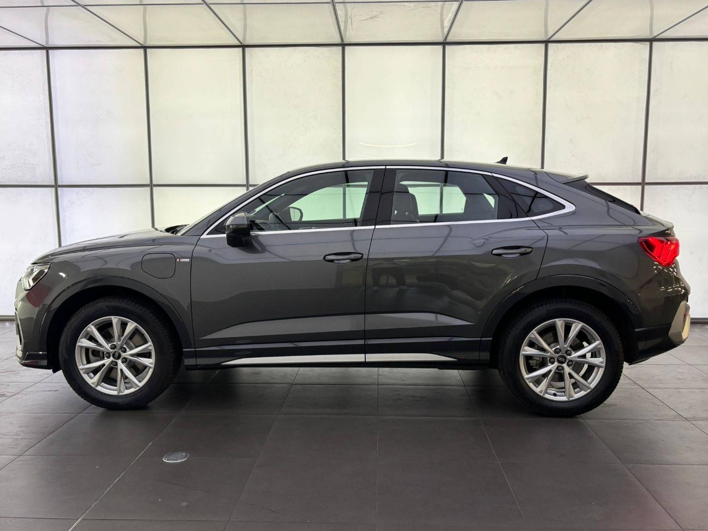 Image about Audi Q3 Sportback TFSI e S line 45 TFSI e 180 kW (245 ch) S tronic