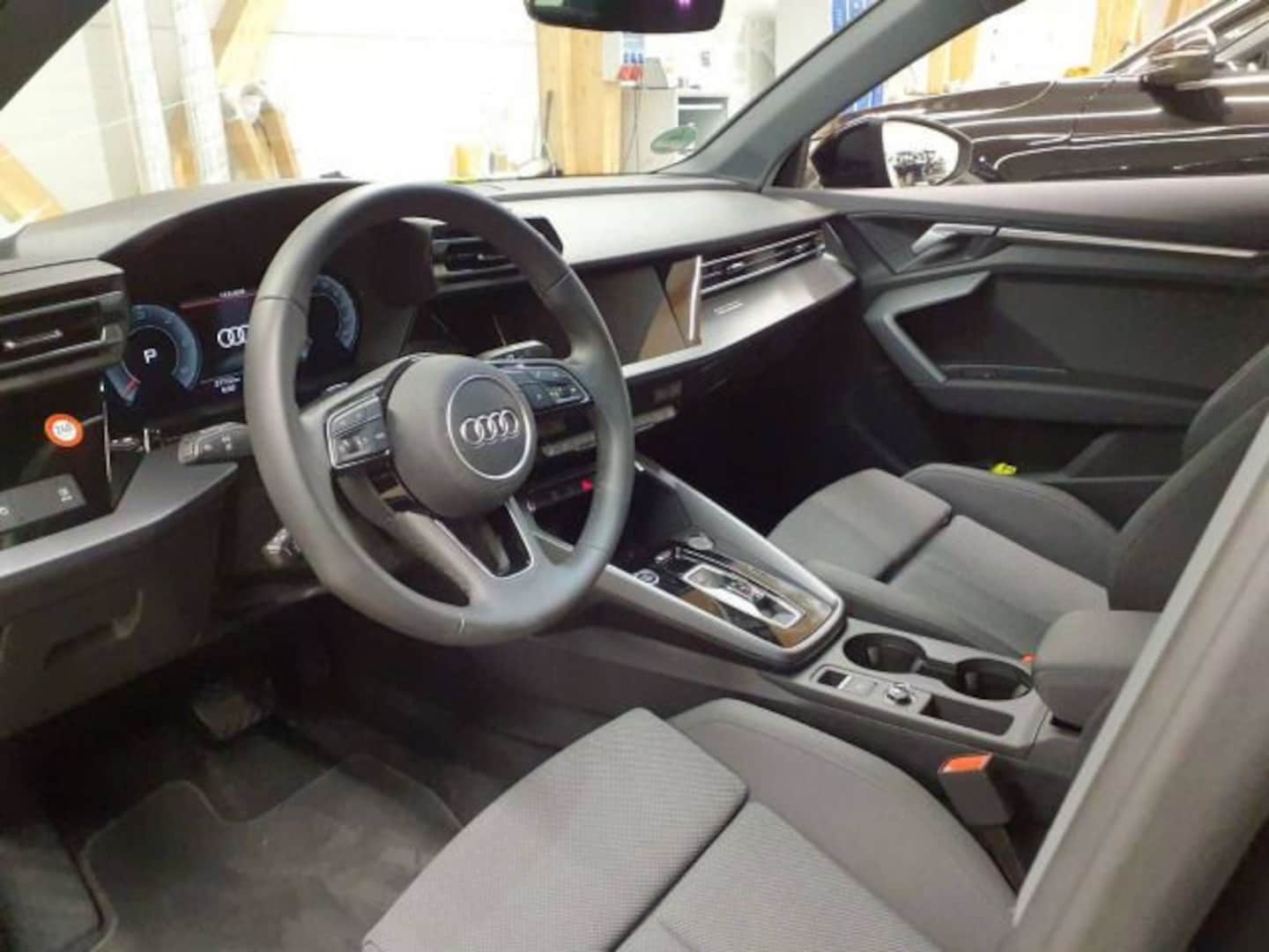 Bild über Audi A3 Limousine TDI S tronic - für weitere Informationen kontaktieren Sie den Audi Partner