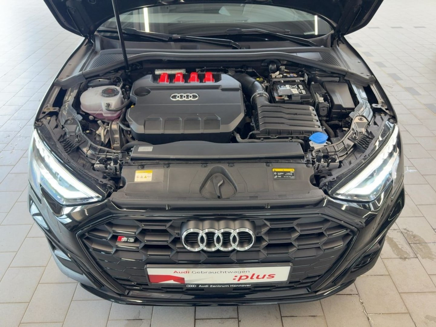 Bild über Audi S3 Limousine TFSI quattro S tronic - für weitere Informationen kontaktieren Sie den Audi Partner