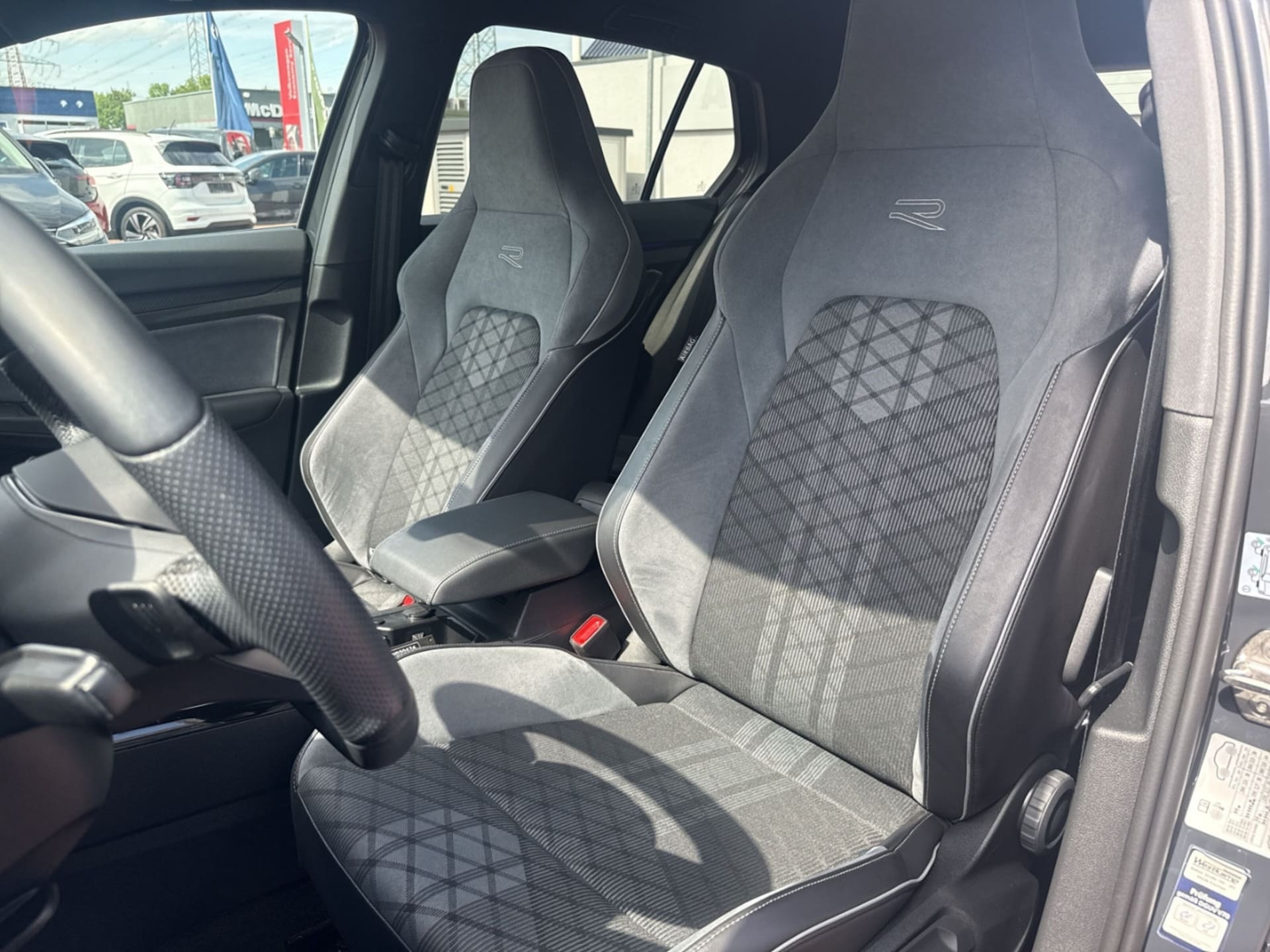 Volkswagen Golf R-Line