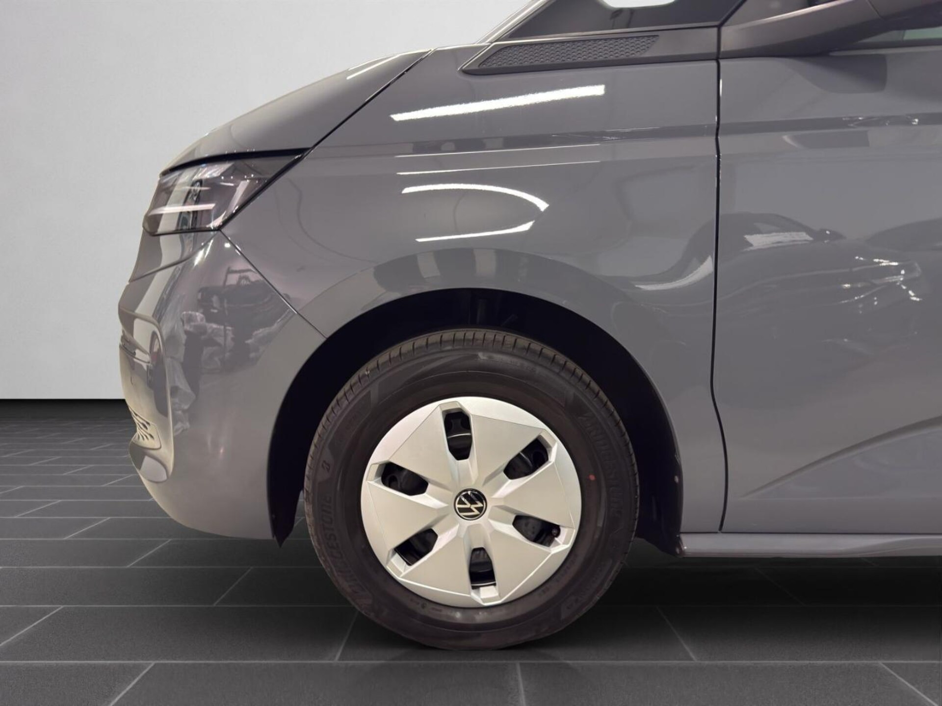 Volkswagen Multivan Langversion Basis-Modell