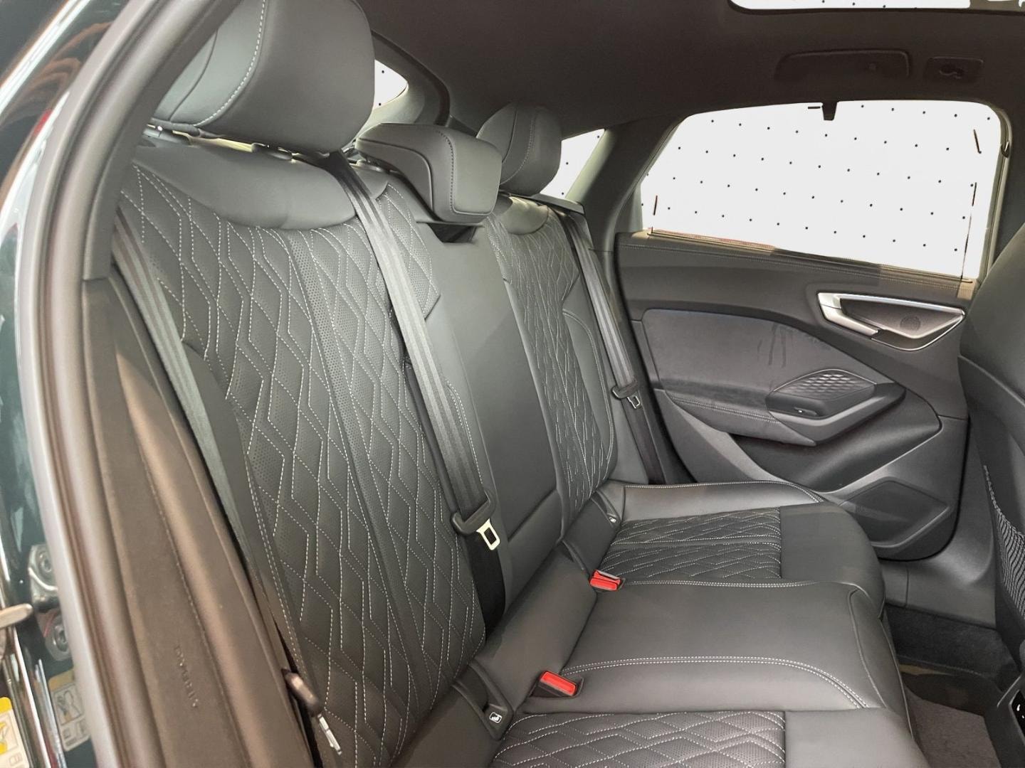 Bild über Audi S5 Limousine TFSI 270 kW S tronic - für weitere Informationen kontaktieren Sie den Audi Partner