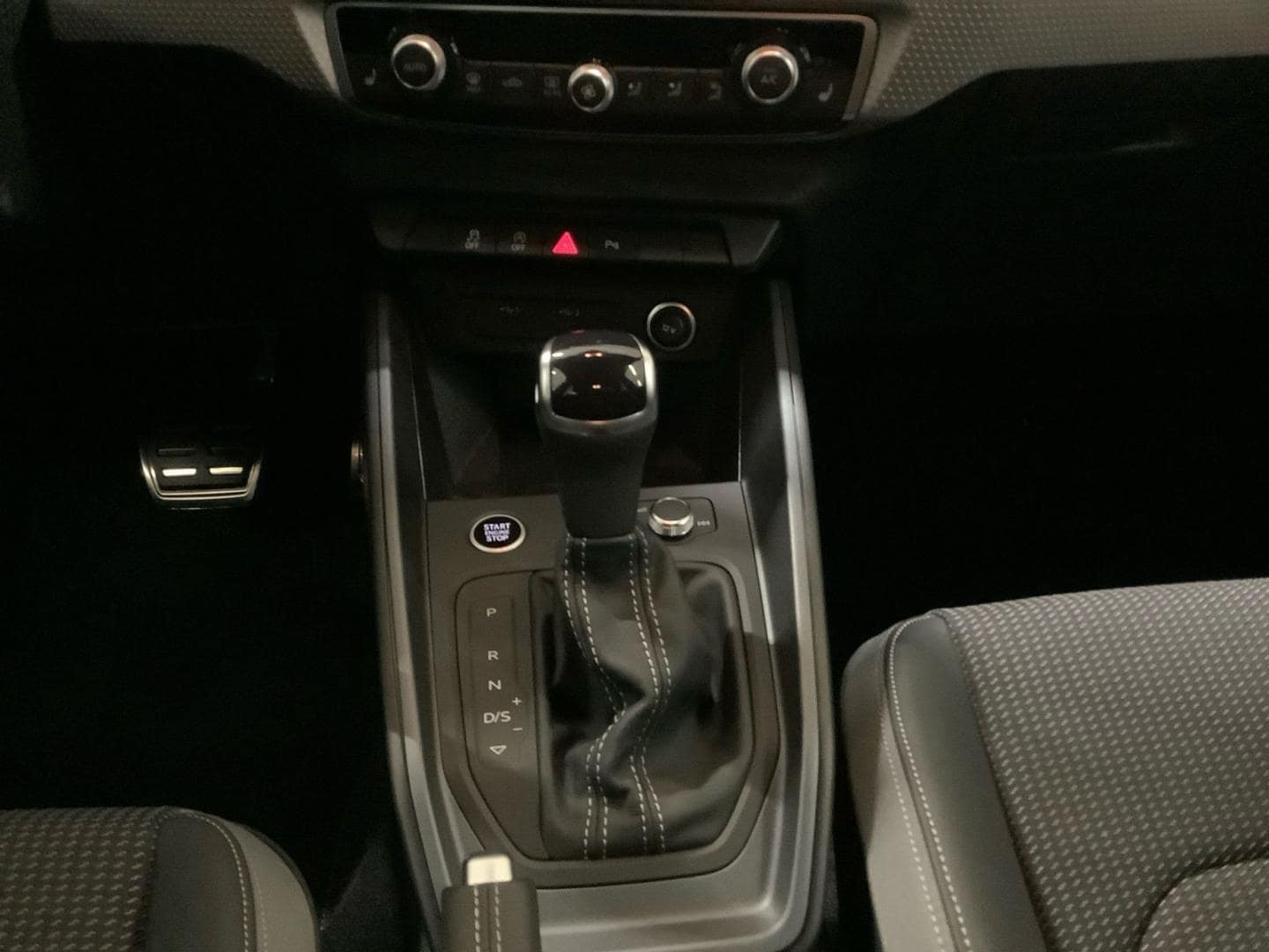 Bild über Audi A1 Sportback S line 30 TFSI S tronic - für weitere Informationen kontaktieren Sie den Audi Partner