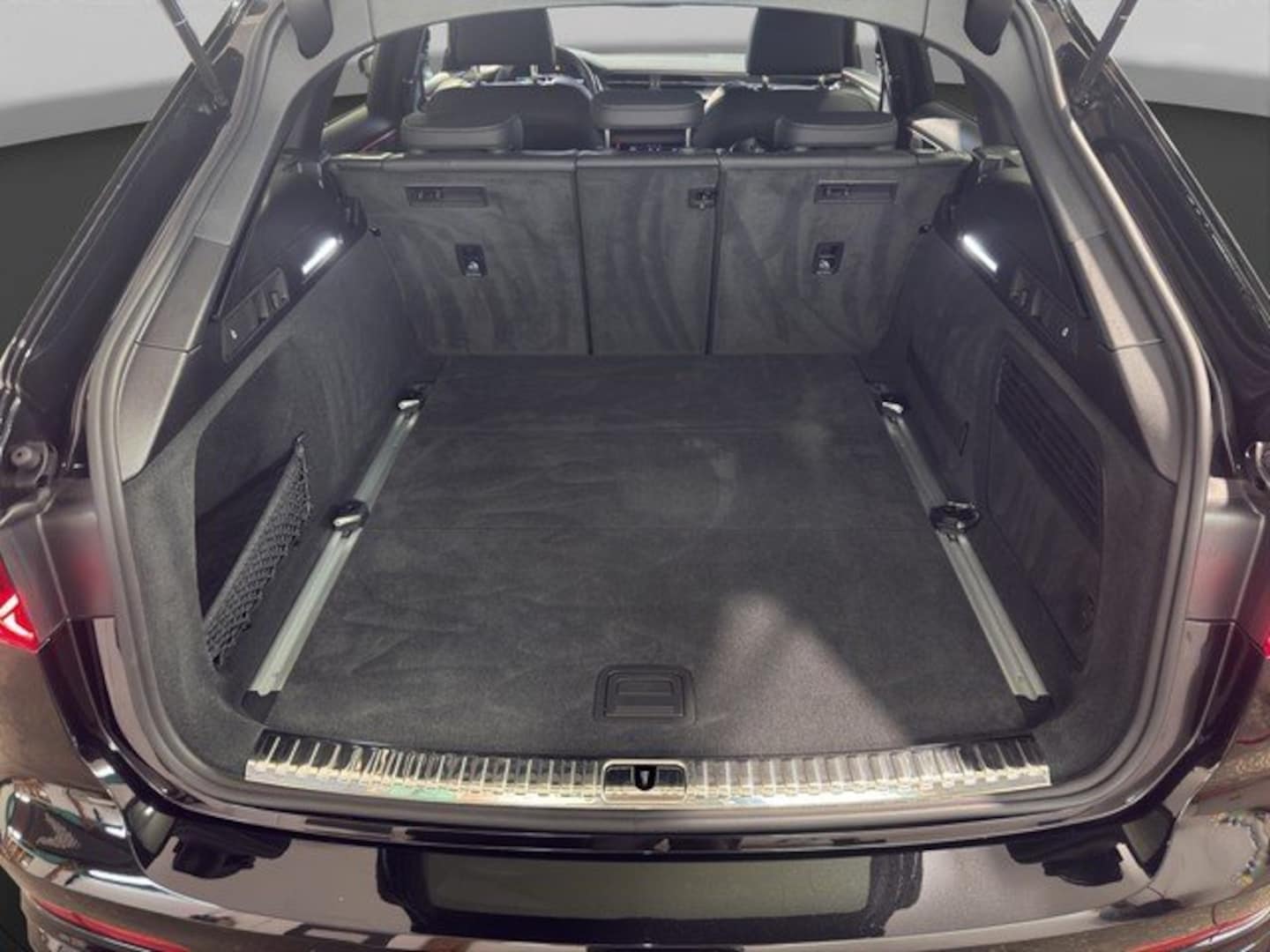 Bild über Audi S6 Avant TDI quattro tiptronic - für weitere Informationen kontaktieren Sie den Audi Partner