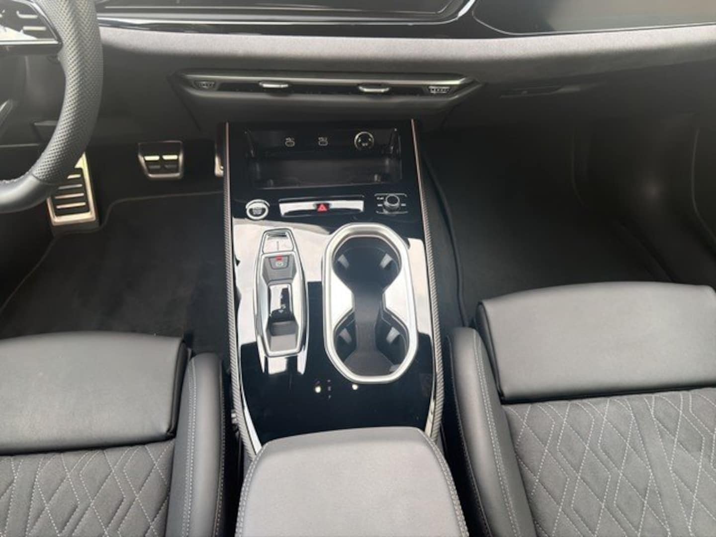 Bild über Audi A6 Limousine e-hybrid edition one e-hybrid quattro 220 kW S tronic - für weitere Informationen kontaktieren Sie den Audi Partner