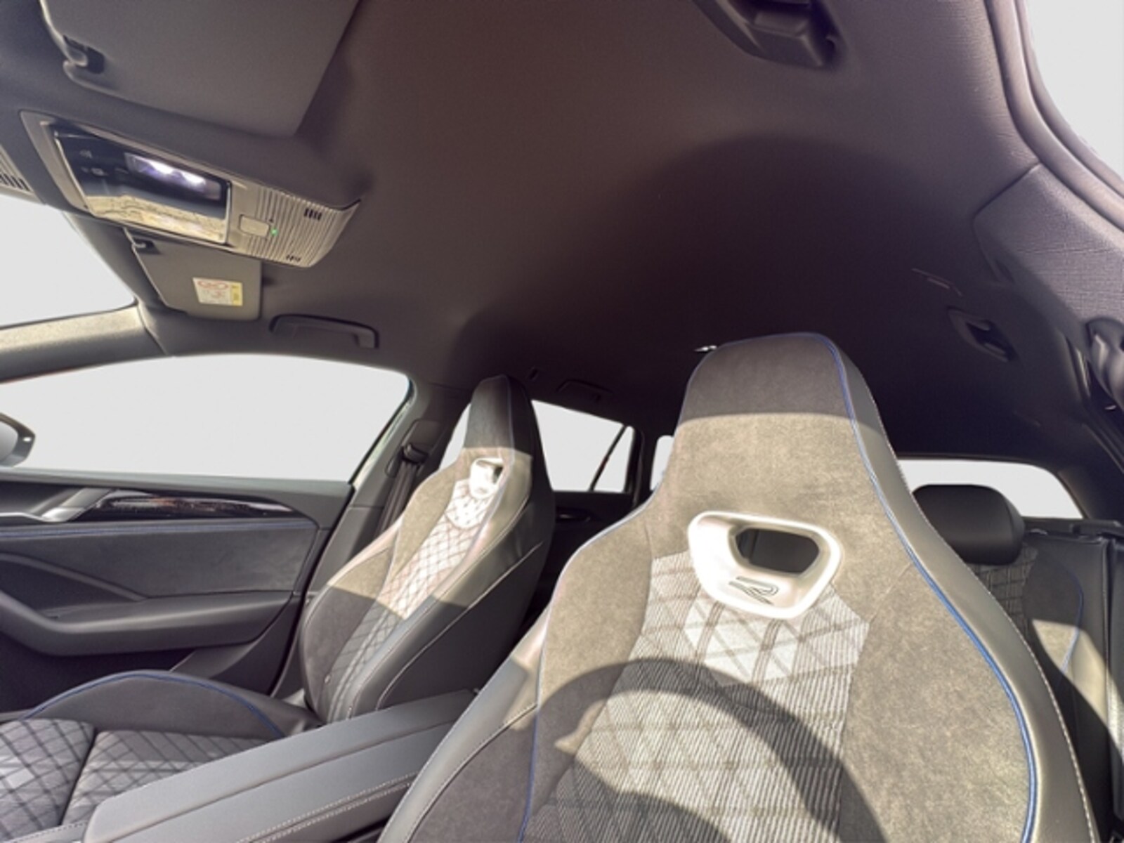 Volkswagen Passat – Bild 23