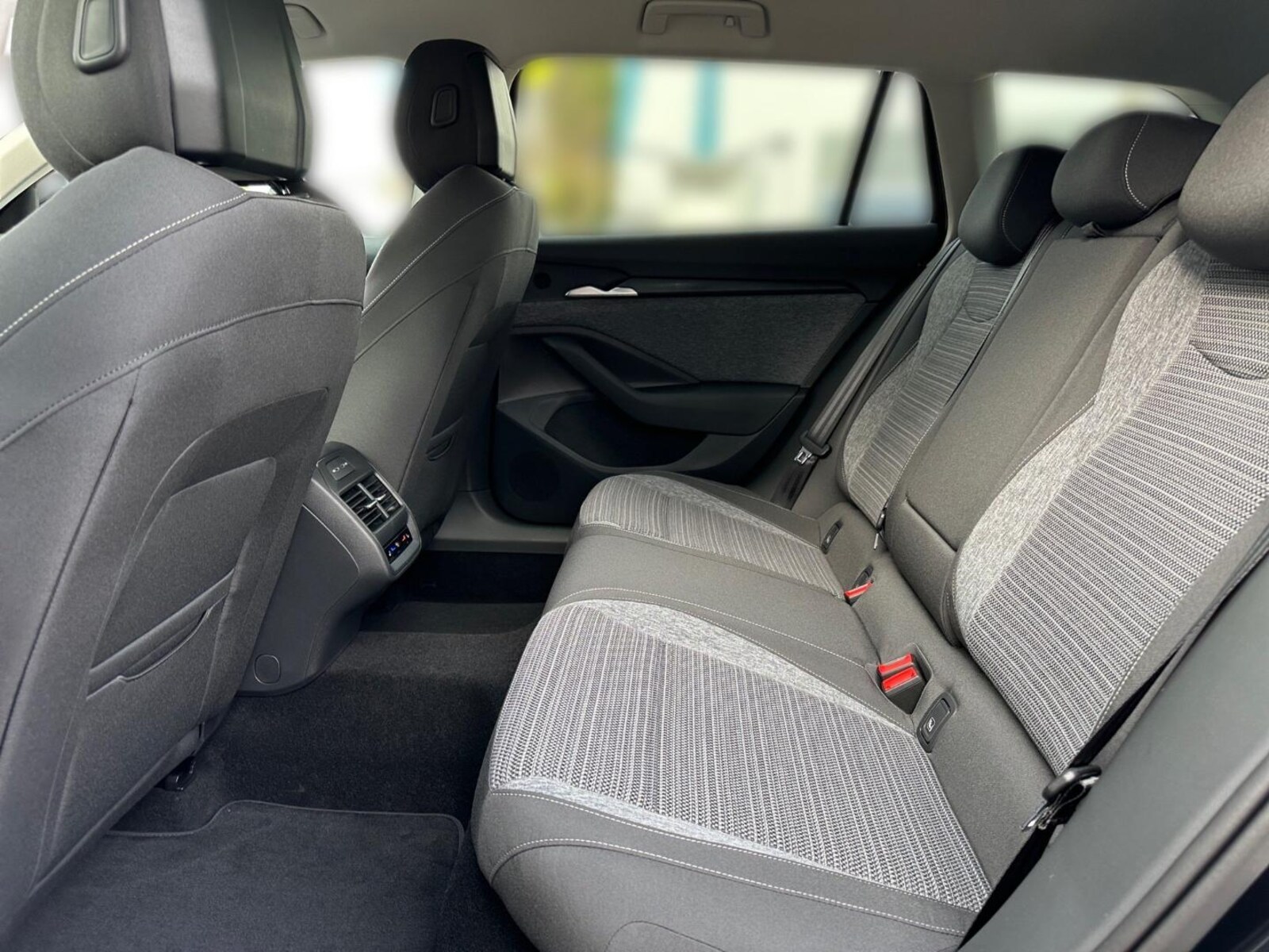Škoda Superb Combi – Bild 14